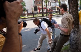 Сотрудник посольства Грузии избил журналиста