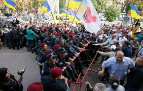 Приверженцы Тимошенко выражают протест против ареста экс-примьера