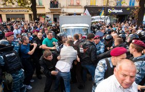 Поклонники Тимошенко оказывают сопротивление