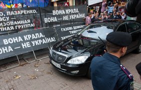 Машина Ющенко, атакованная яйцами