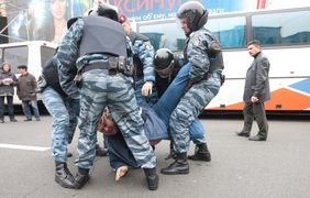 Беркутовцы задерживают сторонников Тимошенко