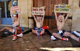 FEMEN добрались до Парижа