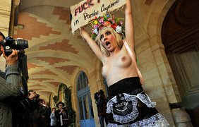 FEMEN добрались до Парижа
