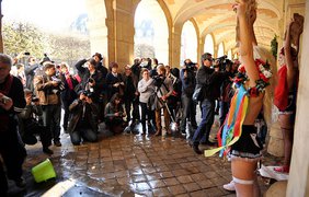 FEMEN добрались до Парижа