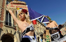 FEMEN добрались до Парижа