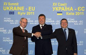 Герман ван Ромпей, Виктор Янукович и Жозе Мануэль Баррозу на саммите Украина-ЕС