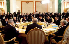 Участники неформального саммита глав государств СНГ в Москве