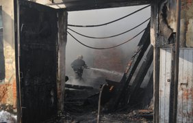 Крупный пожар на мебельных сладах во Львове