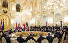 Саммит ЕврАзЭС: Встреча в узком кругу