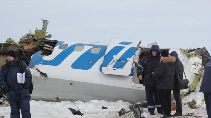 Взлетел, но не долетел: В России разбился самолет