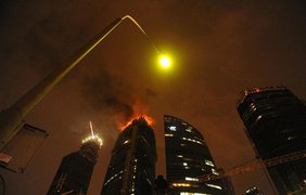 Высотный огонь: В Москве загорелась башня строящегося делового центра