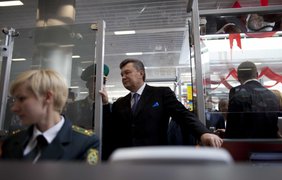 Янукович открыл новый терминал аэропорта в Донецке