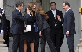 Николя Саркози, Карла Бруни-Саркози и Франсуа Олланд с гражданской женой Валери Трирвайлер