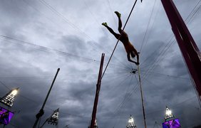 Прыжок с шестом российской спортсменки Елены Исинбаевой