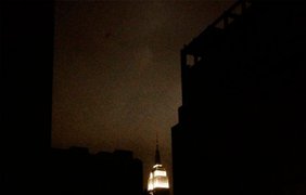 Большая часть нижнего Манхэттена оказалась обесточенной и в темноте