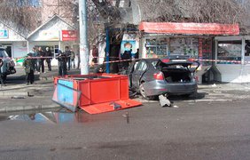 ДТП в Днепропетровске: Машина "влетела" в остановку