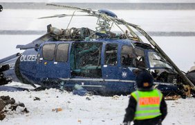 Не разминулись: В Берлине столкнулись два вертолета