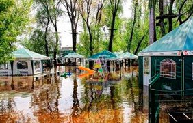 Пришла вода: В Киеве поднялся уровень Днепра