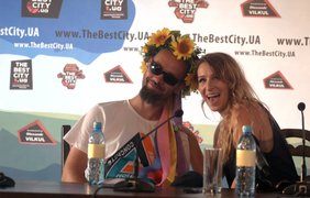 Сандра Насич и Guano Apes во время пресс-конференции