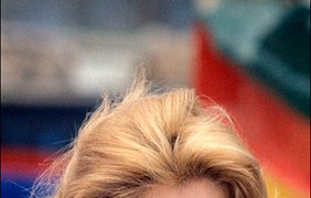 Легендарная француженка: Катрин Денев исполнилось 70 лет