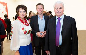 Firtash Foundation: Дни Украины в Великобритании; Лада Фирташ, Найджел Херст и Леонид Макарович Кравчук на открытии Художественной выставки в галерее Саатчи