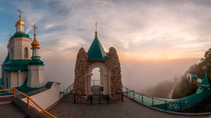 Первое место. Николаевская церква Святогорского монастыря