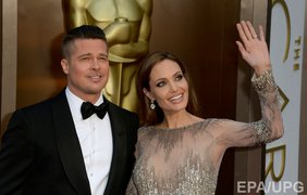 Брэд Питт и Анджелина Джоли (в Elie Saab)