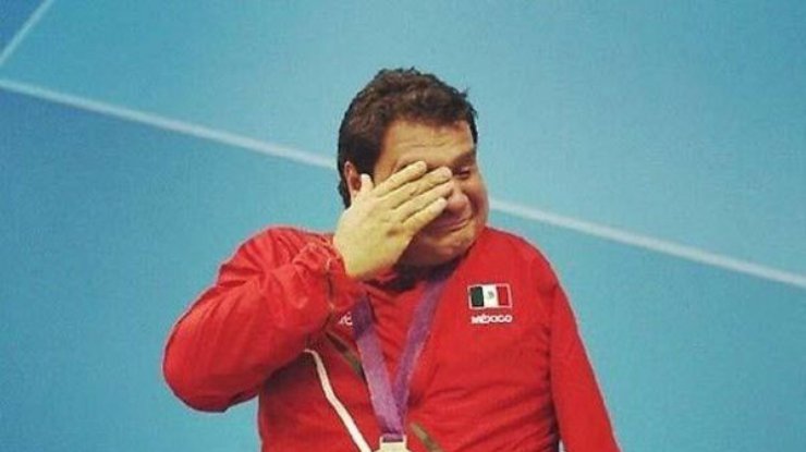 Мексиканец Арнульфо Касторена выиграл свою первую золотую медаль по плаванию на Паралимпийских играх.