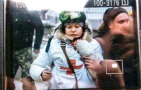 20 февраля, Олеся Жуковская, медик-волонтер, которой снайпер выстрелил в шею.