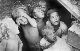 22 июня 1941-го. Дети прячутся от бомбежки