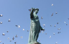 Одесситы выпустили в небо 220 голубей в честь юбилея города