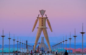 Название фестиваля Burning Man так и переводится - Горящий человек