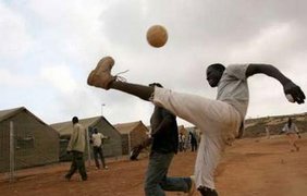 Футбол, он и в Африке футбол...