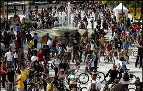 Греческих велосипедистов не пускают в метро