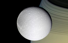 Сатурн и его луна "Диона"