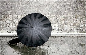 Под зонтиком