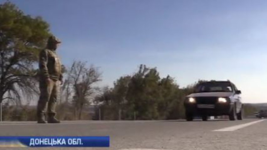 На пунктах пропуску Донбасу зупиняють машини зі зброєю