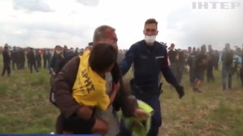 У Франції залякують біженців фейками про жахи міграції (відео)