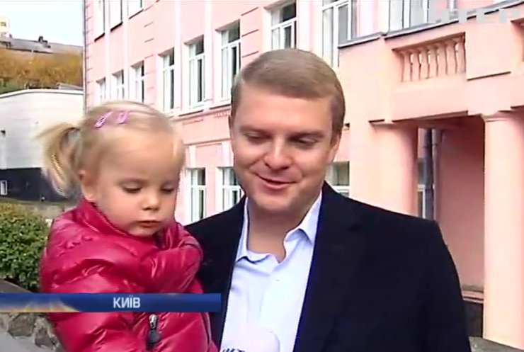 На виборах у Києві кандидати в мери голосують із сім’ями