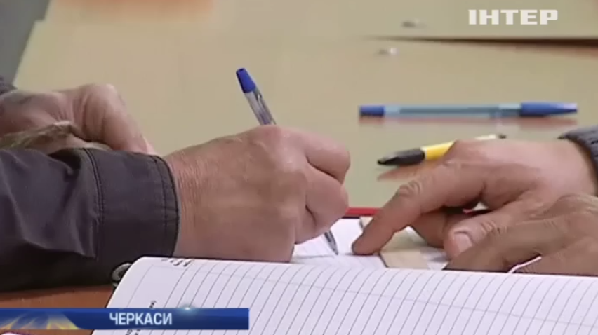 У Черкасах із запізненням відкрилися 20% дільниць 