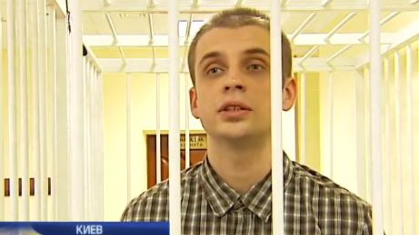 Подозреваемый в убийстве Олеся Бузины объявил голодовку