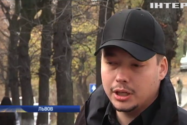Во Львове за пьяную драку уволили пятерых полицейских