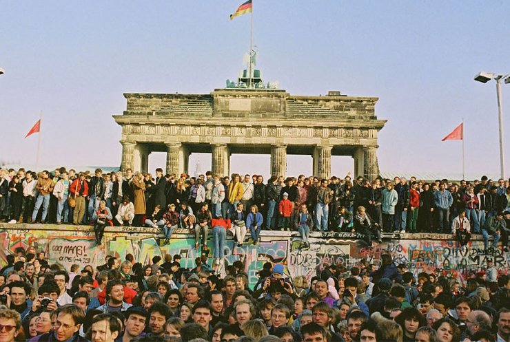 Германия отмечает 25-летние падения Берлинской стены (видео)