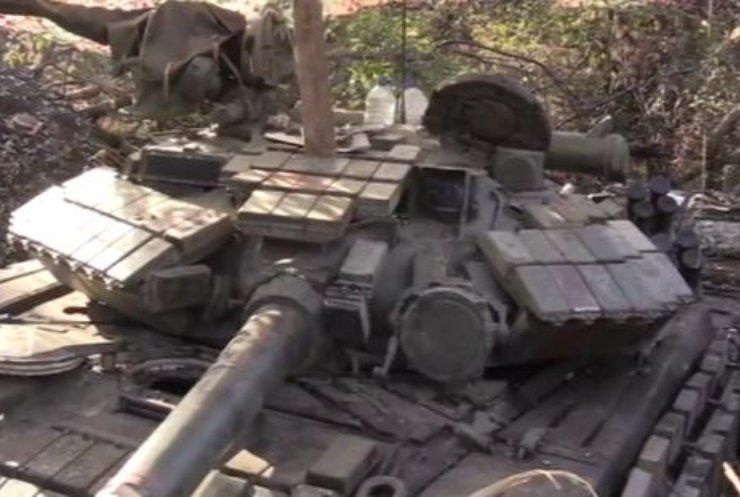 На Донбасі ремонтують танки після відведення з фронту
