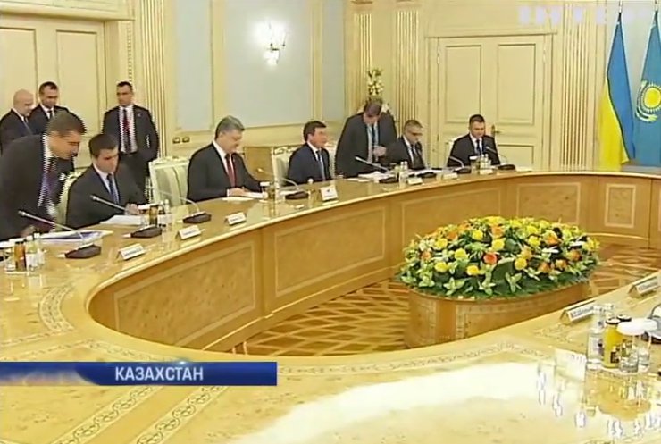 Порошенко у Казахстані обговорить постачання газу в обхід Росії