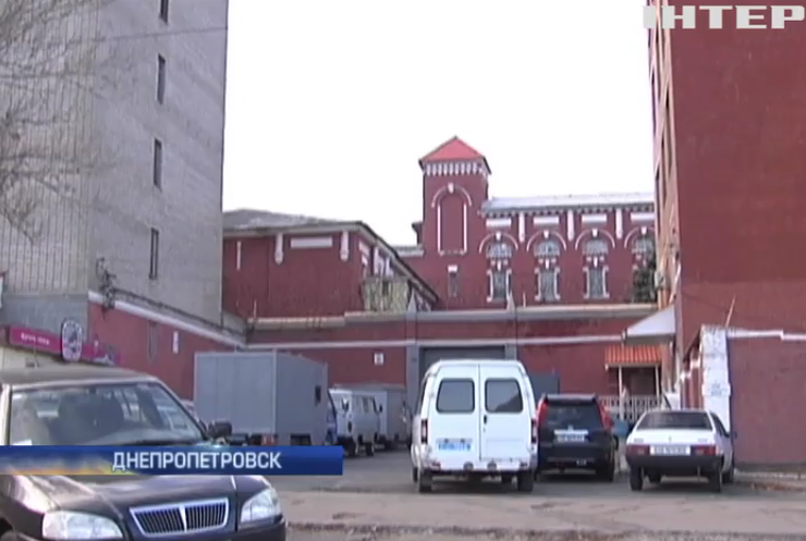 В Днепропетровске заключенные режут вены против пыток (видео)