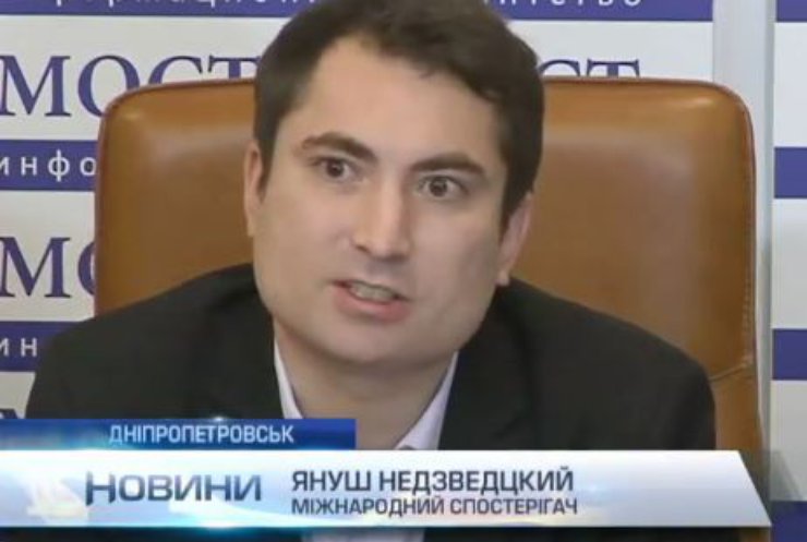 Вибори у Дніпропетровську: спостерігачі заявляють про купівлю голосів