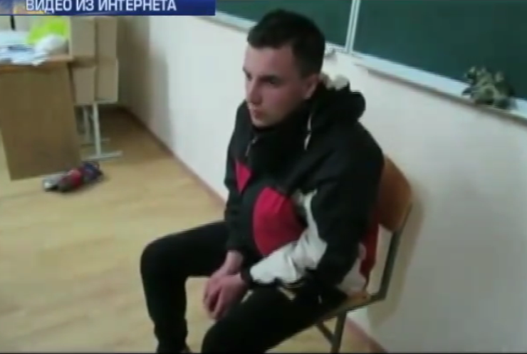В Житомире поймали студента на фотографировании бюллетеней (видео)