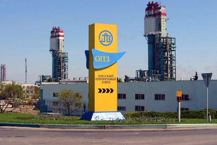 На Одесском припортовом заводе устроили обыски (видео)
