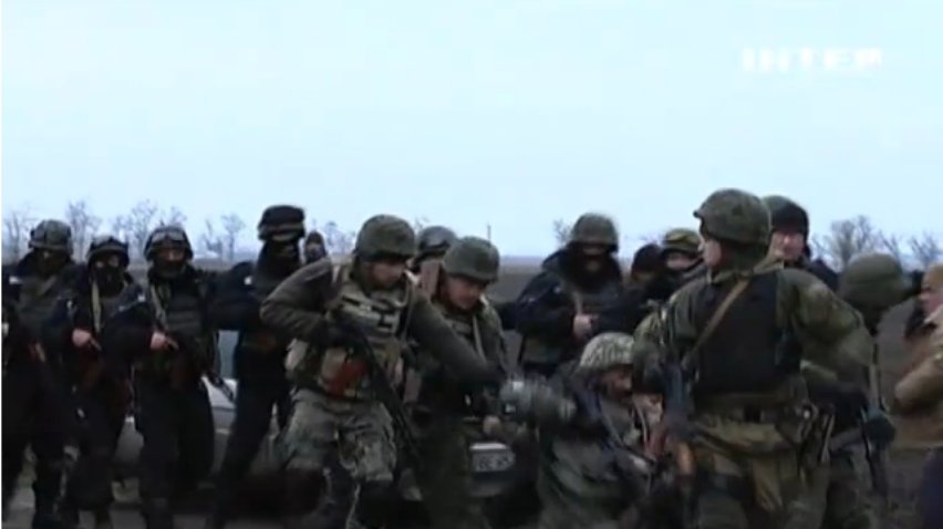 Блокада Крыма: активисты дрались с полицией больше часа (видео)